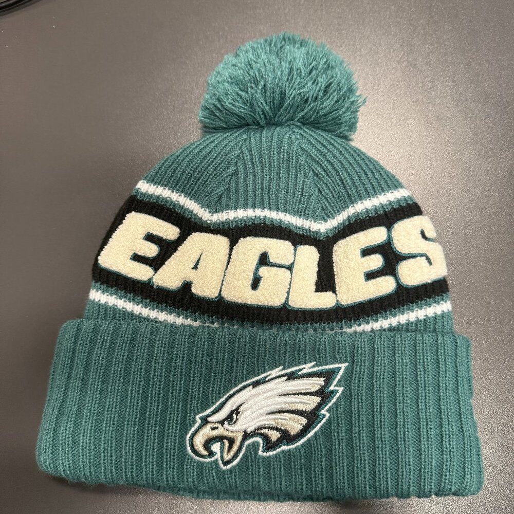 NWOT 2024 New Era Philadelphia Eagles Cold Weather Sideline Pom Knit